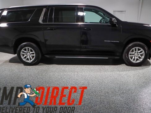 Used 2023 Chevrolet Suburban LT image 6