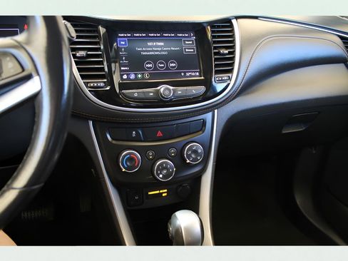 Used 2020 Chevrolet Trax LT w/ LT Convenience Package image 24