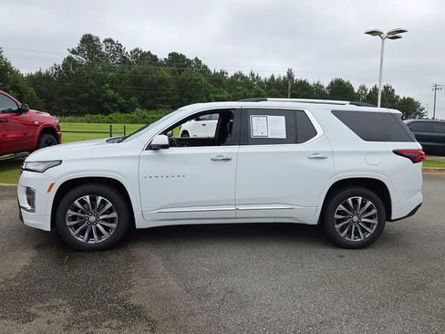 Used 2023 Chevrolet Traverse Premier FWD image 4