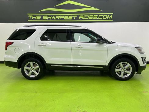 Used 2016 Ford Explorer XLT image 11