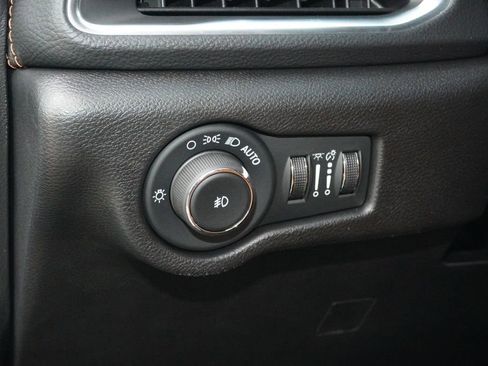 Used 2024 Chrysler Pacifica Pinnacle w/ Trailer Tow Group image 24