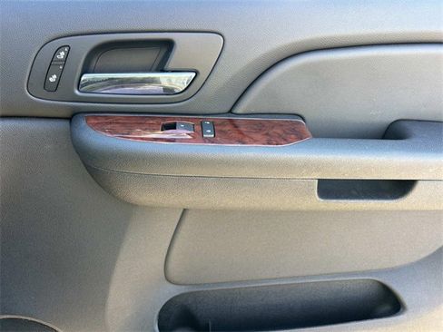 Used 2009 GMC Sierra 3500 SLT w/ SLT Convenience Package image 25