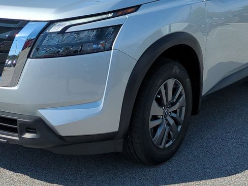 Certified 2025 Nissan Pathfinder SV w/ SV Premium Package FWD image 10