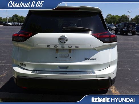 Used 2024 Nissan Rogue SV image 21