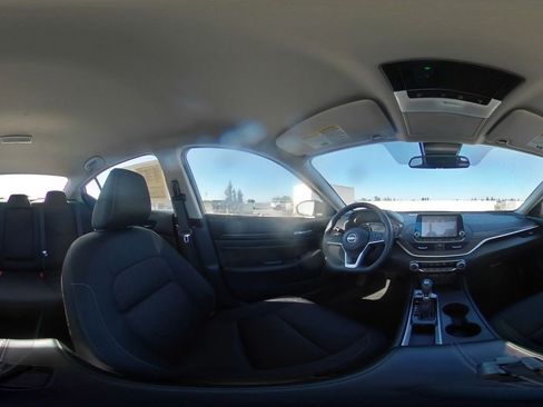 Used 2025 Nissan Altima 2.5 SV FWD image 42