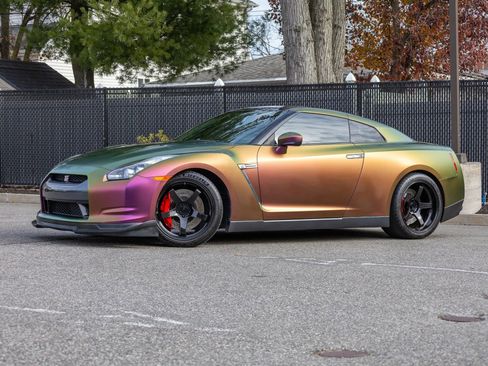 Used 2010 Nissan GT-R Premium image 8