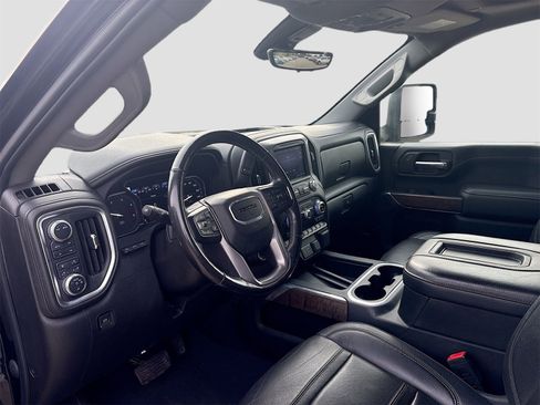 Used 2022 GMC Sierra 2500 Denali w/ Denali Black Diamond Edition image 9