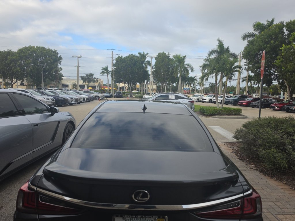 Used 2025 Lexus ES 300h w/ Technology Package FWD image 6