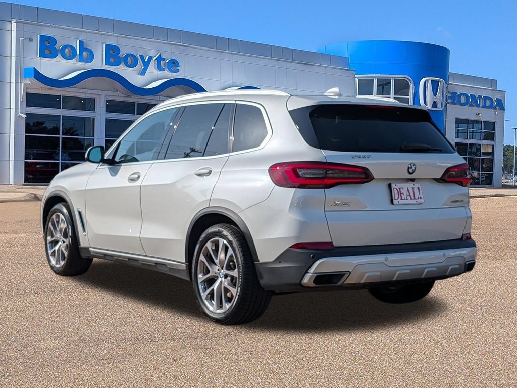 Used 2022 BMW X5 sDrive40i w/ Premium Package RWD image 3