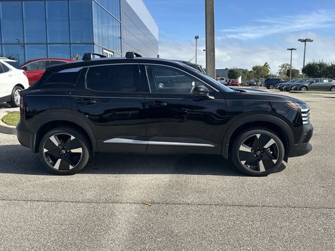 New 2026 Nissan Kicks SR FWD image 5