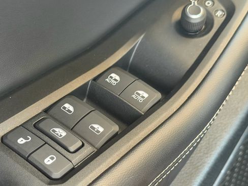 Used 2025 Jeep Grand Cherokee Laredo X w/ Luxury Tech Group I AWD/4WD image 20