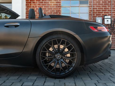 Used 2021 Mercedes-Benz AMG GT Roadster w/ AMG Stealth Edition image 21
