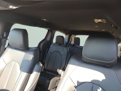 New 2026 Chrysler Pacifica Select image 21