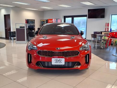 Used 2018 Kia Stinger GT2 image 18