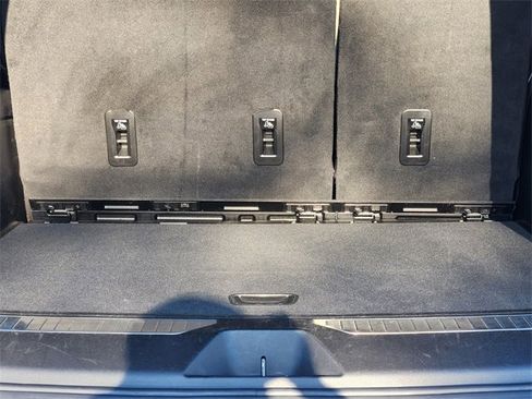 Used 2022 GMC Yukon XL Denali image 33