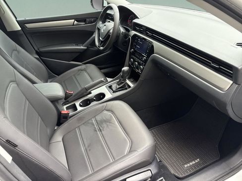 Used 2021 Volkswagen Passat 2.0T SE image 19