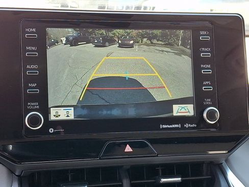 Certified 2021 Toyota Venza LE image 18