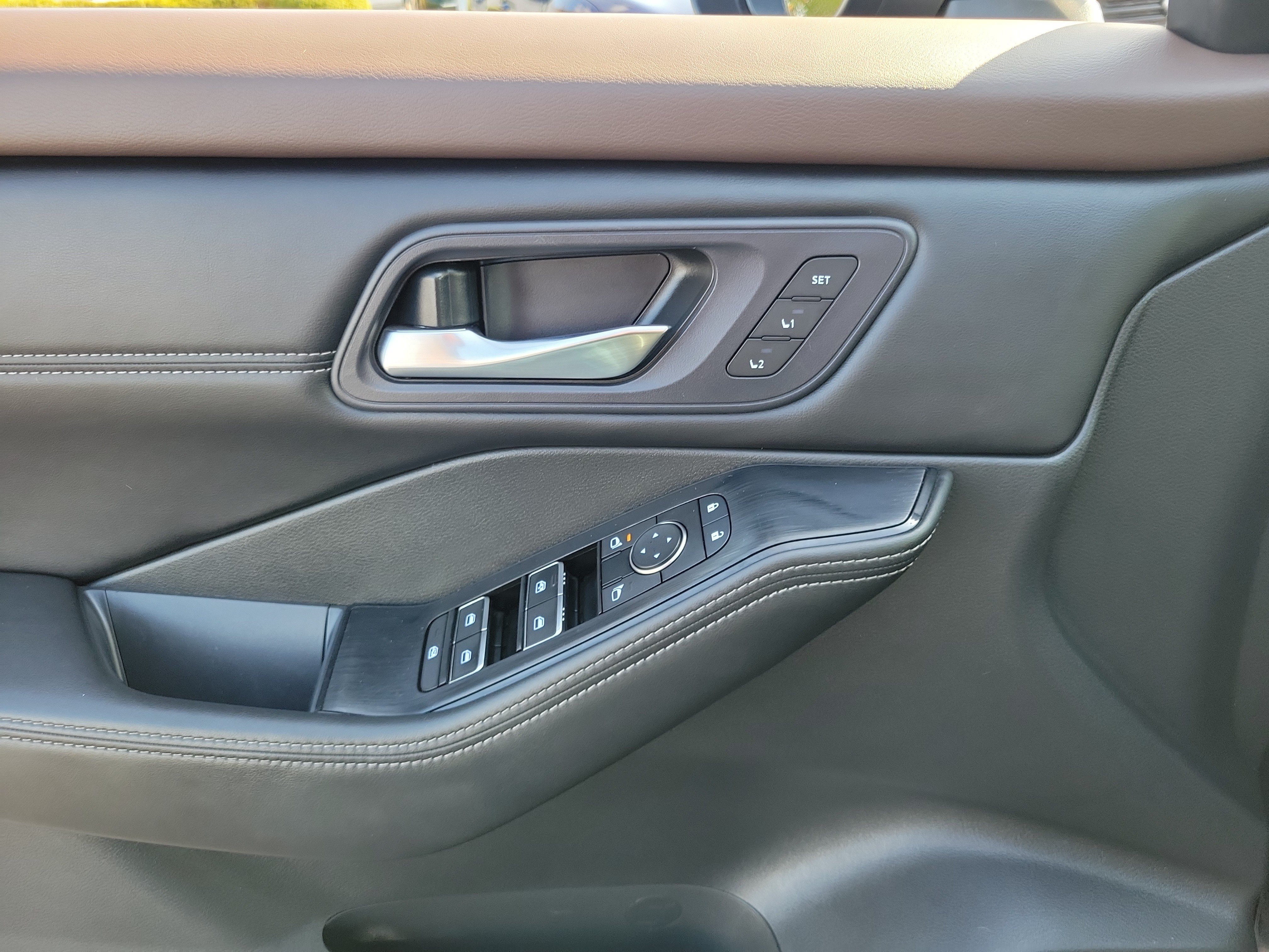 Certified 2023 Nissan Rogue SL w/ SL Premium Package AWD/4WD image 17