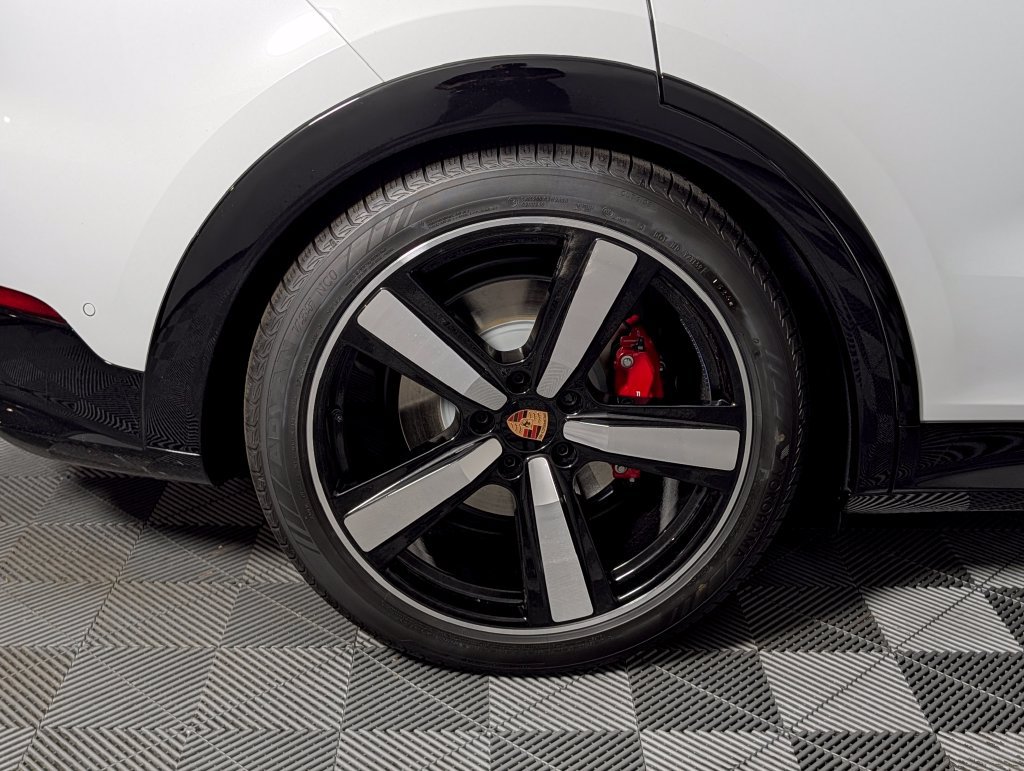 New 2026 Porsche Cayenne GTS AWD/4WD image 13