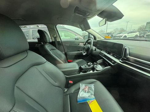Certified 2024 Kia Sportage EX image 2