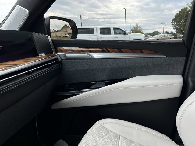 Used 2025 Cadillac Escalade Sport Platinum w/ LPO, Floor Liner Package AWD/4WD image 54