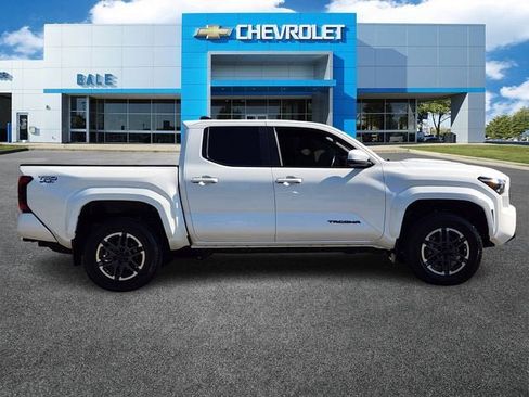 Used 2024 Toyota Tacoma TRD Sport AWD/4WD image 2