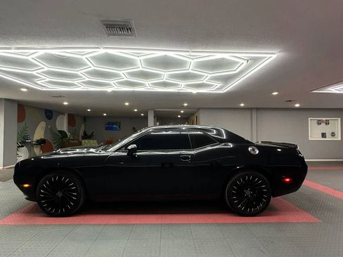 Used 2018 Dodge Challenger SXT RWD image 3