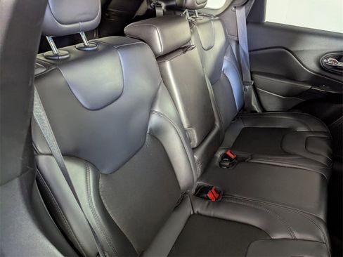 Certified 2020 Jeep Cherokee Latitude Plus image 32