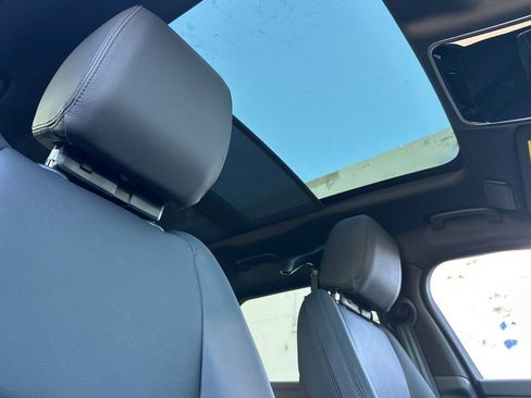 New 2026 Land Rover Range Rover Velar Dynamic SE image 23