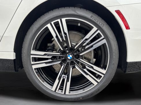 Used 2026 BMW 740i RWD image 36