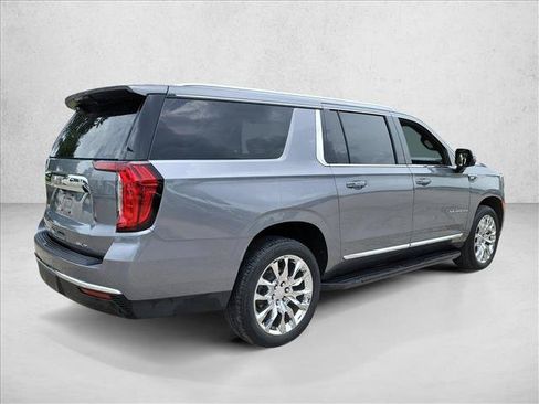 Used 2022 GMC Yukon XL SLT w/ SLT Premium Package AWD/4WD image 5