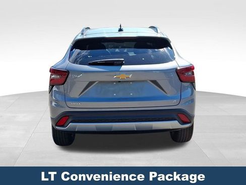 Used 2025 Chevrolet Trax LT w/ LT Convenience Package FWD image 6