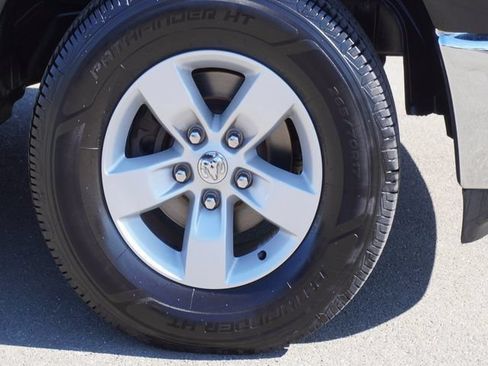 Used 2020 RAM 1500 Classic SLT w/ Luxury Group AWD/4WD image 5