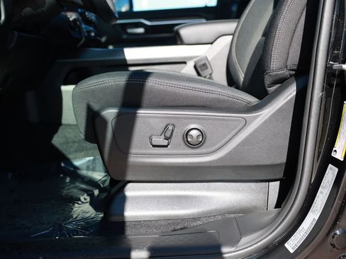 New 2026 RAM 1500 4x4 Crew Cab image 14