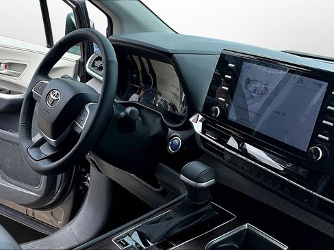 Used 2023 Toyota Sienna XLE image 20