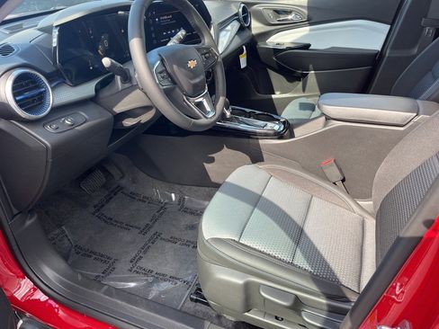 New 2026 Chevrolet Trax LT w/ Sunroof Package image 10