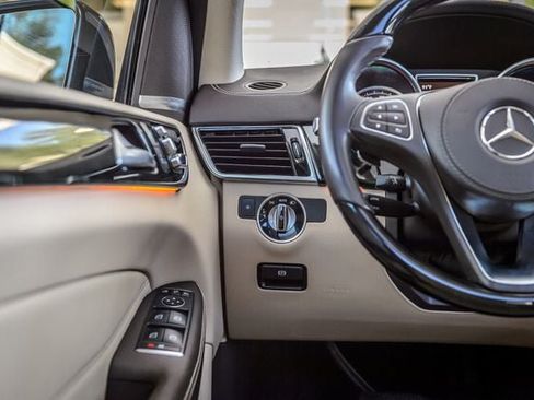 Used 2018 Mercedes-Benz GLS 550 4MATIC image 32