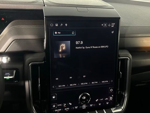 Used 2025 GMC Yukon XL Denali image 17