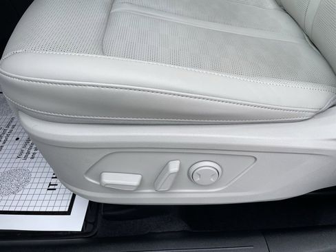 Certified 2025 Kia Sorento SX image 10