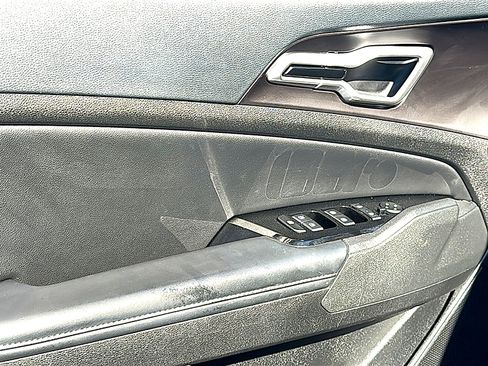 Used 2023 Kia Sportage EX image 16