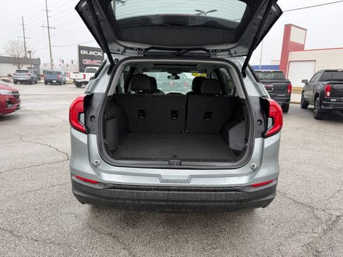 Used 2023 GMC Terrain SLE w/ Driver Convenience Package image 8