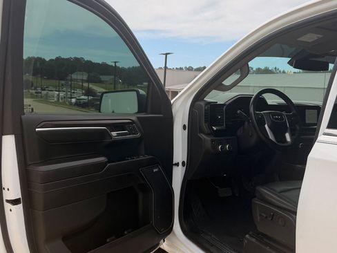 Used 2024 GMC Sierra 1500 SLT w/ SLT Premium Plus Package AWD/4WD image 9