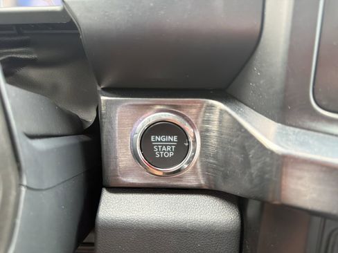 Used 2025 Ford F250 Lariat w/ Tremor Off-Road Package image 28