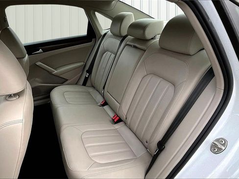 Used 2020 Volkswagen Passat 2.0T SEL image 22