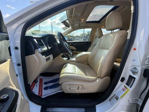 Used 2014 Toyota Highlander Limited FWD image 26