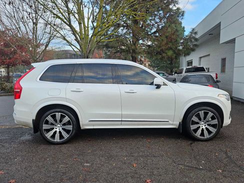 Used 2025 Volvo XC90 T8 Ultra w/ Lounge Package image 2