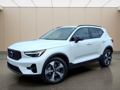 New 2026 Volvo XC40 B5 Plus w/ Protection Package Premier image 2
