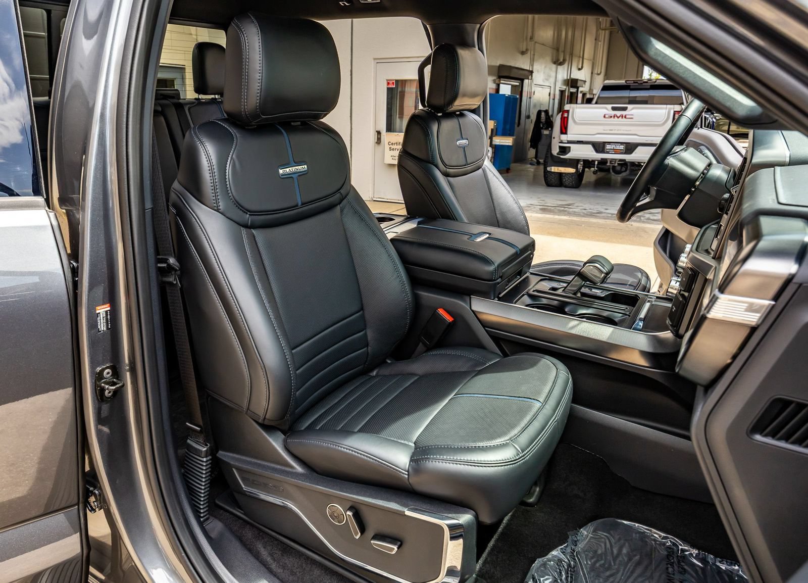 Used 2025 Ford F150 Platinum AWD/4WD image 32