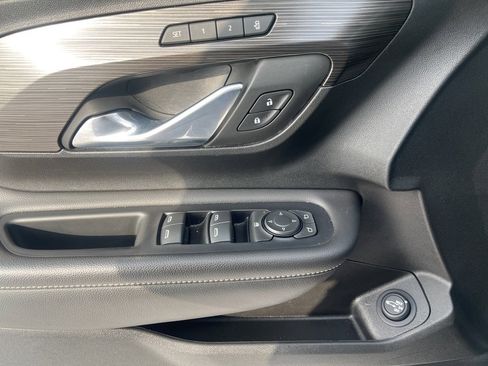 Used 2023 GMC Terrain SLT image 21