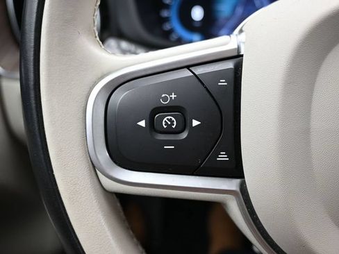 Used 2022 Volvo XC60 B5 Momentum w/ Advanced Package AWD/4WD image 26
